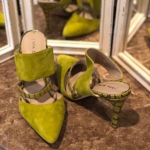 Statement making heels! Brighten up your outfit!
